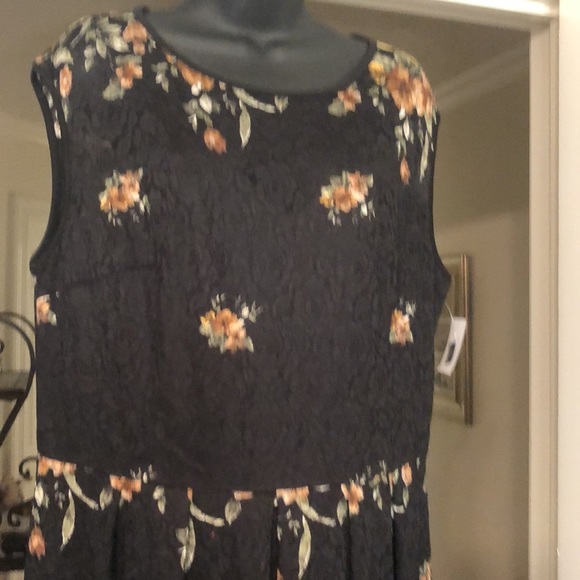 Lace Floral Dress. Black, size 3X. NWT - Picture 3 of 8